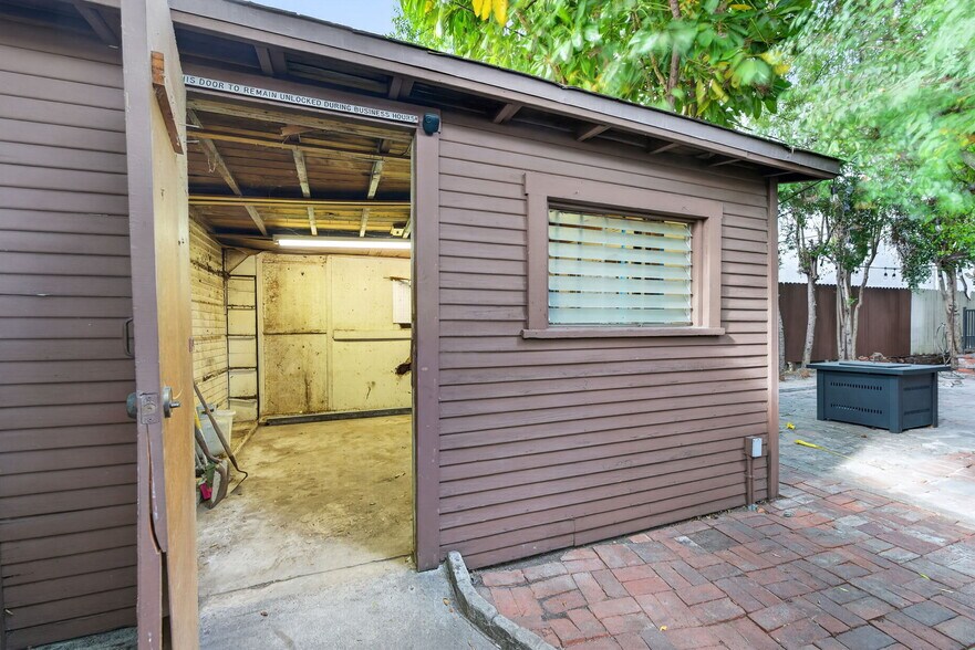 More Photos Of 119 S Adams St, Glendale Multifamily For Sale