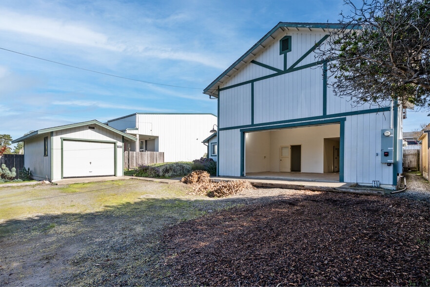 Primary Photo Of 18651 Old Coast Hwy, Fort Bragg Flex For Sale