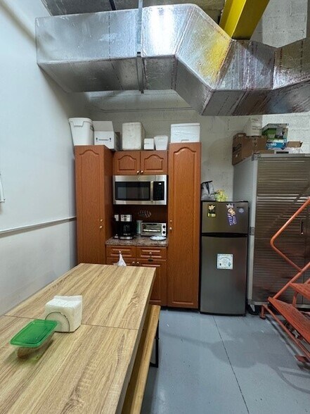 More Photos Of 12601 NW 115th Ave, Medley Warehouse For Lease