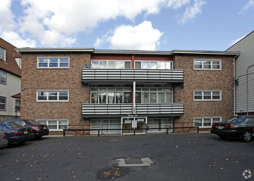 More Photos Of 22 Glenwood Ave, Jersey City Office Residential For Lease