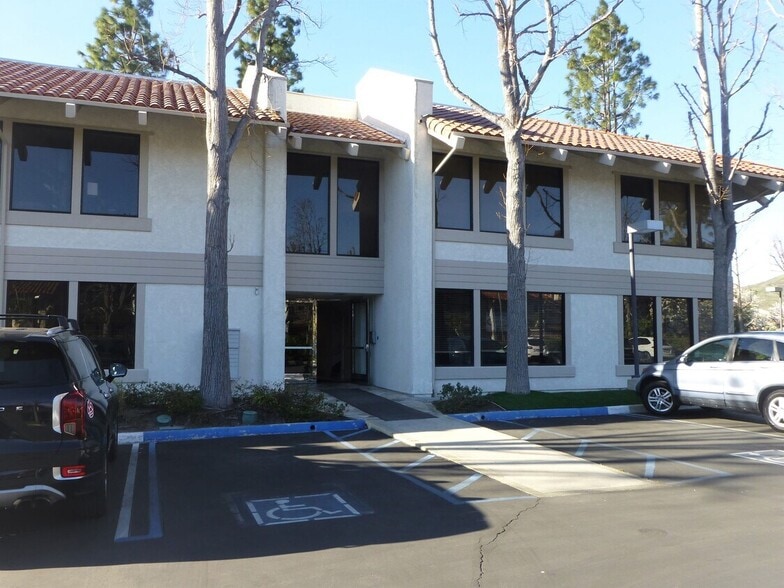 More Photos Of 128 Auburn Ct, Westlake Village Medical For Lease