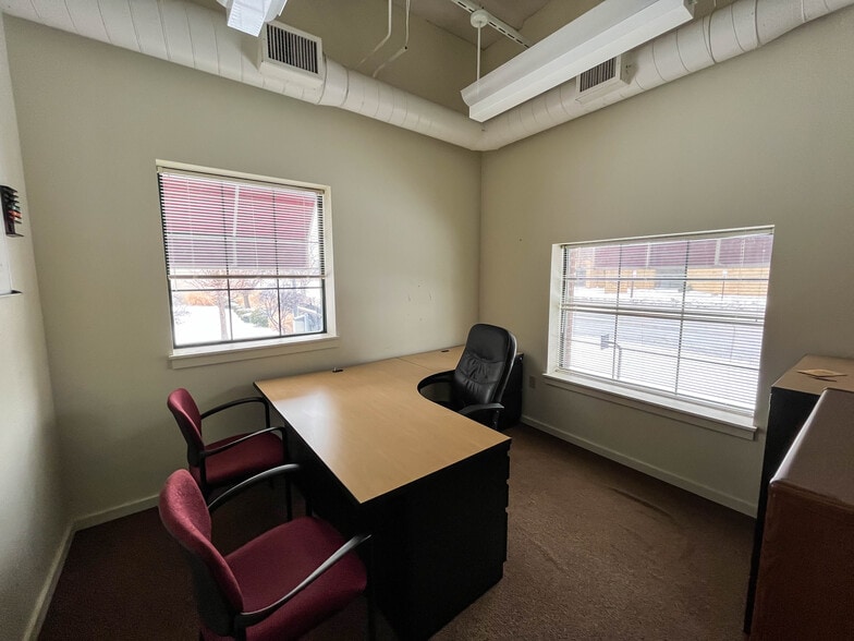 More Photos Of 1457 E 40th St, Cleveland Showroom For Lease
