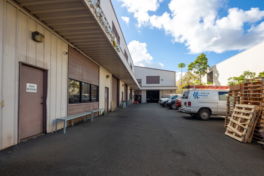 More Photos Of 99-1265 Halawa Valley St, Aiea Warehouse For Lease