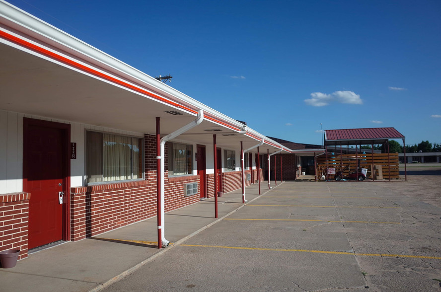 Primary Photo Of 618 W Highway 20, Valentine Hotel For Sale