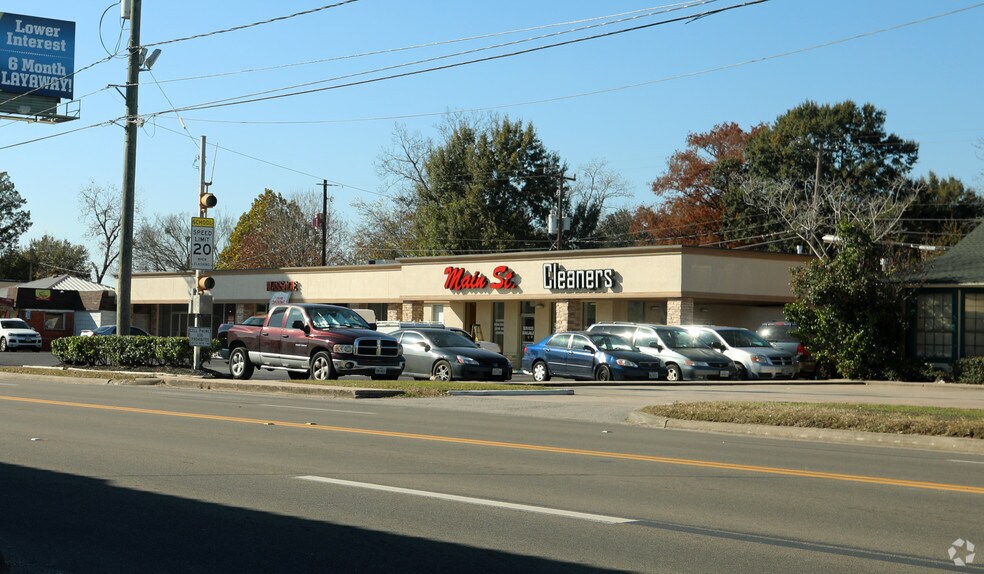 More Photos Of 706-708 W Main St, Tomball Freestanding For Lease