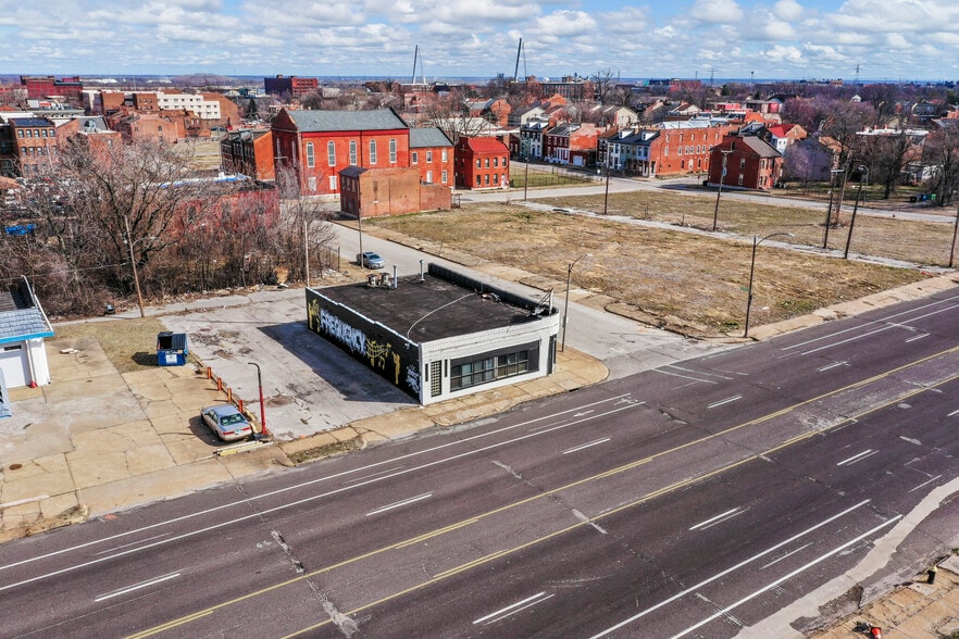 More Photos Of 2600 N Florissant Ave, Saint Louis Flex For Sale