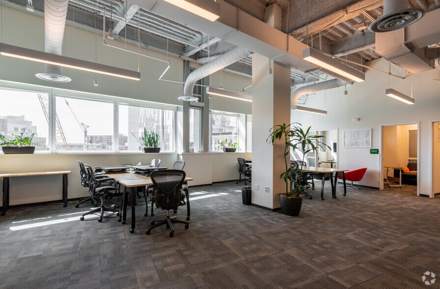 Photo of 9th Floor Ste 25-35 desks