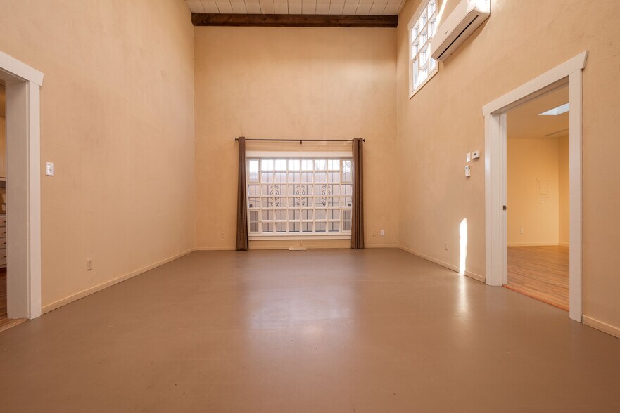 More Photos Of 1400 Maclovia Ln, Santa Fe Office Residential For Sale