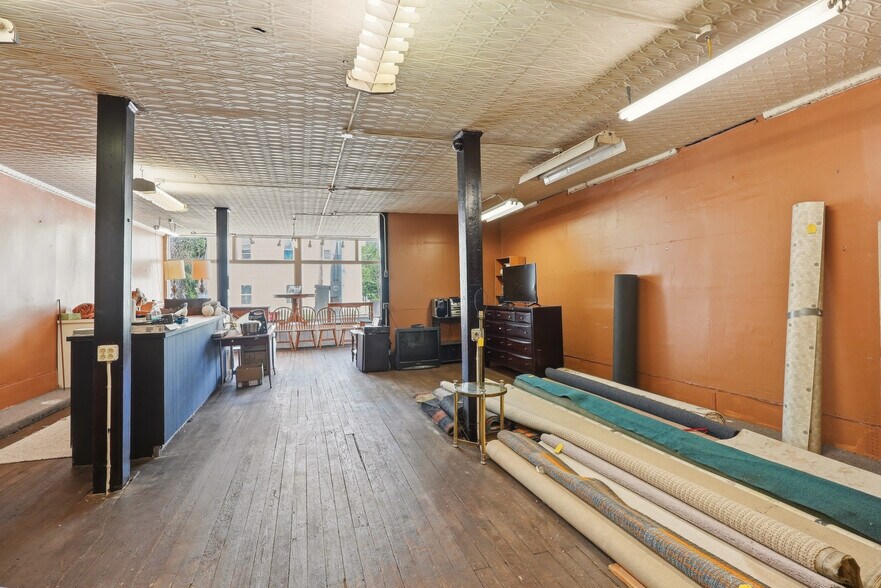 More Photos Of 31 S Front St, Burbank Storefront Retail Residential For Sale