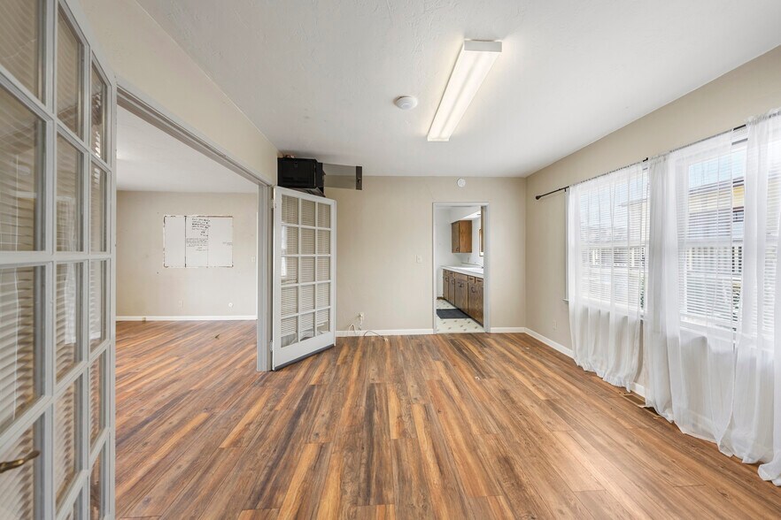 More Photos Of 143 S Main St, Phoenix Office For Sale