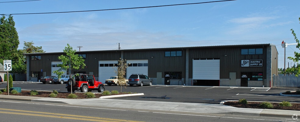 More Photos Of 2063 Roosevelt Blvd, Eugene Warehouse For Lease