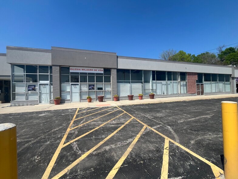 More Photos Of 1260-1280 Merriam Ln, Kansas City Unknown For Lease