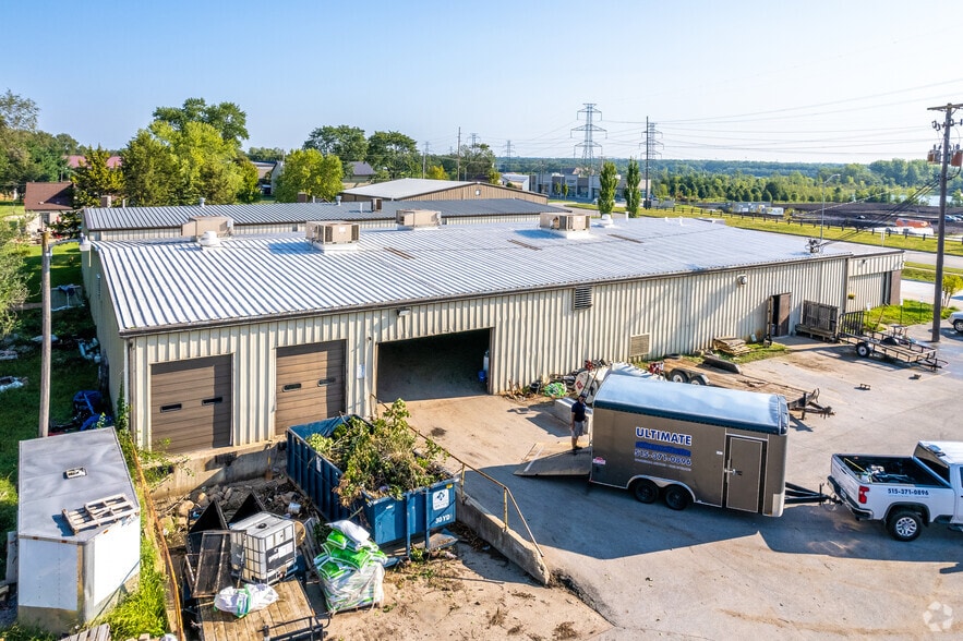 More Photos Of 5475-5480 NW Beaver Dr, Johnston Warehouse For Lease