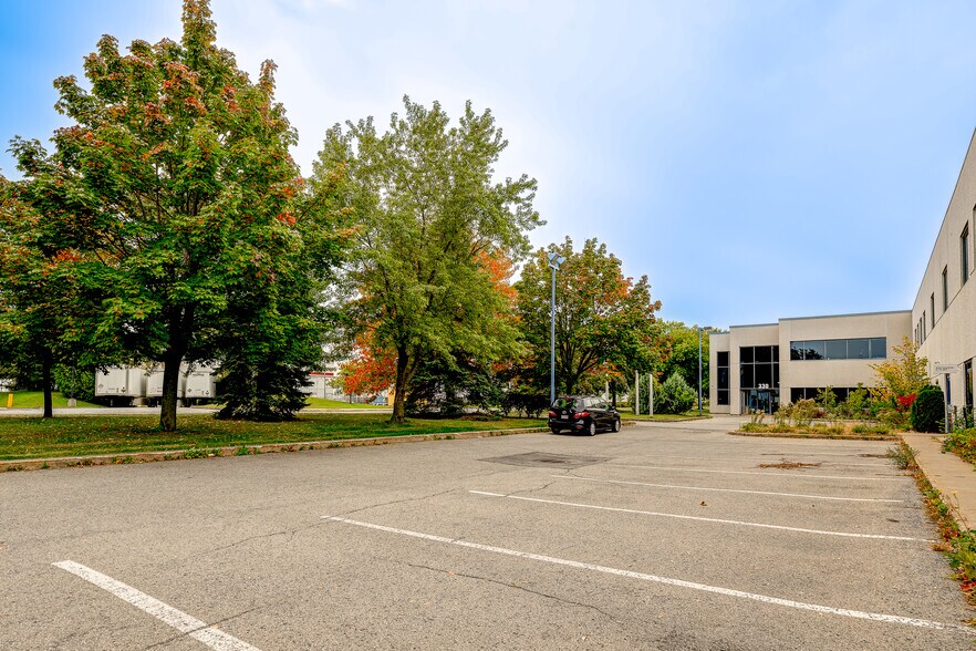 More Photos Of 330 Av Avro, Pointe-claire Warehouse For Sale