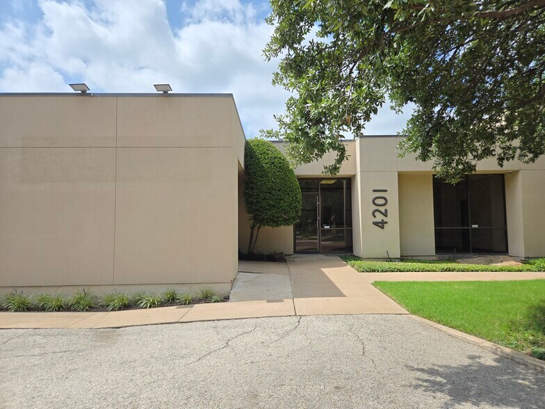More Photos Of 4201 Camp Bowie Blvd, Fort Worth Medical For Lease