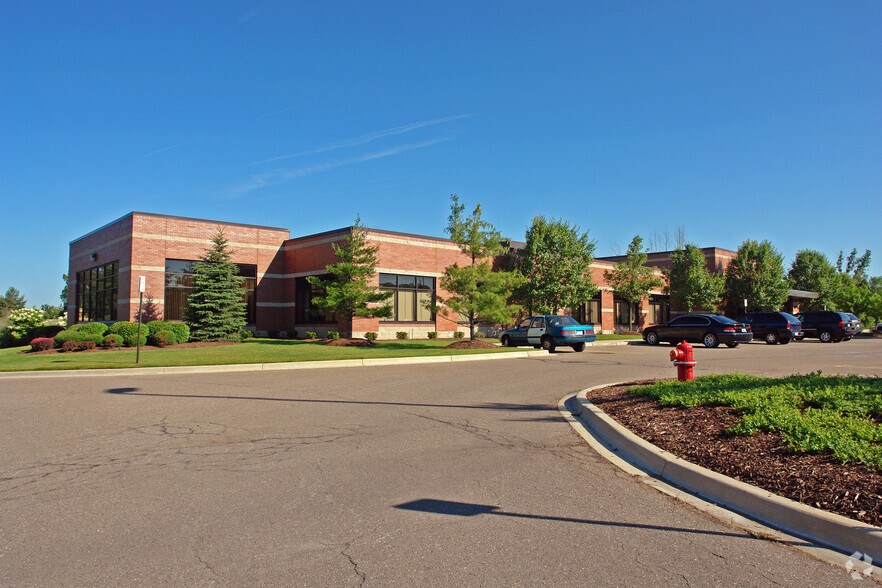 More Photos Of 1849 Pond Run Dr, Auburn Hills Office For Lease