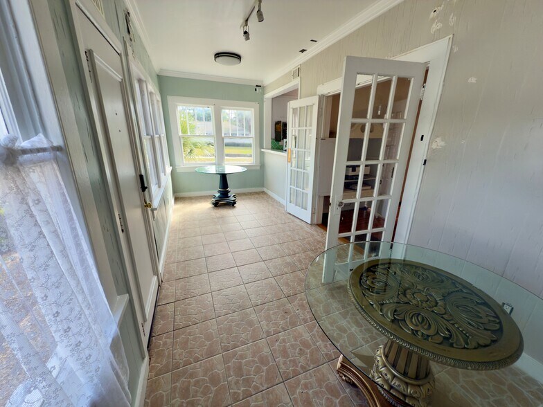 More Photos Of 824 E La Rua St, Pensacola Freestanding For Sale