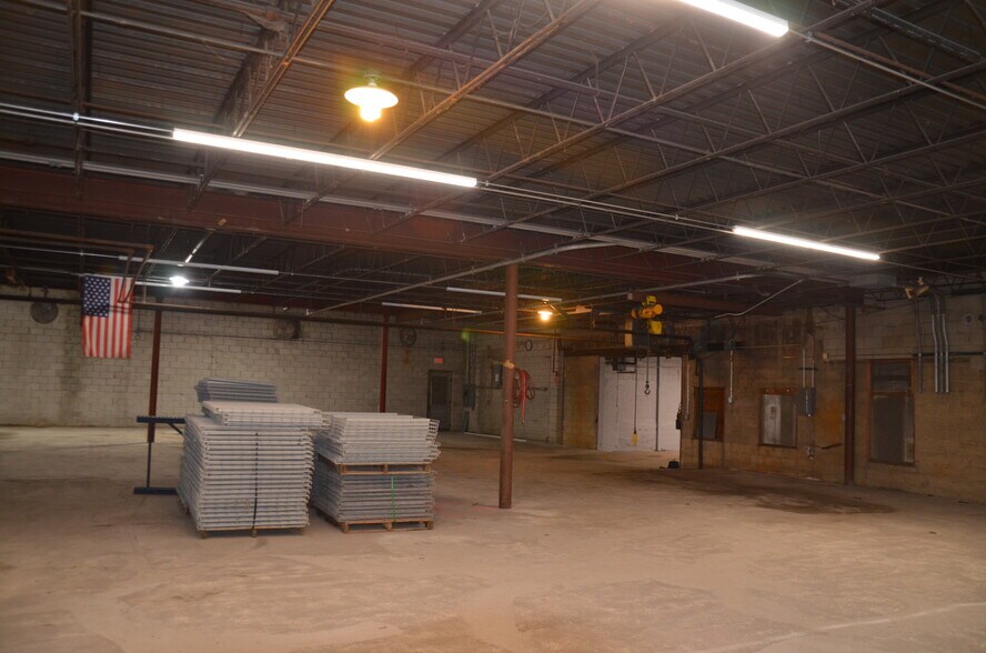 More Photos Of 726 S Broadway, Aurora Warehouse For Sale