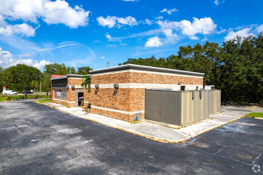 More Photos Of 8905 20th St, Vero Beach Fast Food For Lease