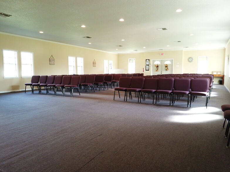 More Photos Of 209 E Kennedy Blvd, Eatonville Flex For Lease