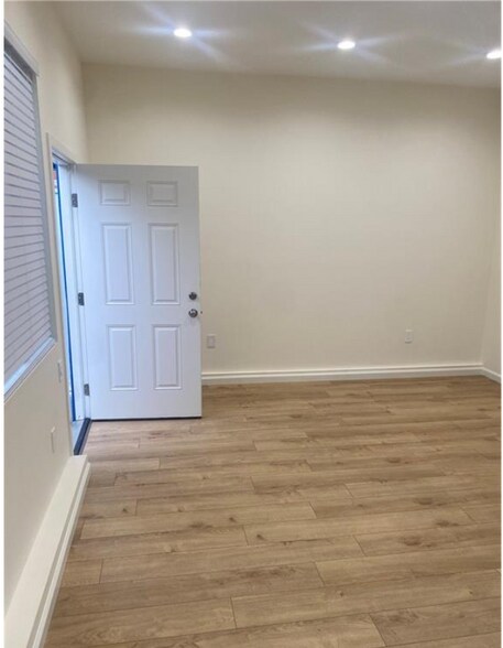 More Photos Of 405 W Broadway, Glendale Apartments For Sale