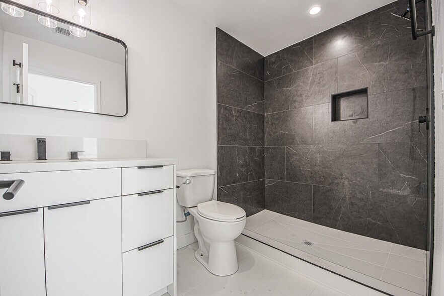 More Photos Of 5709 Auckland Ave, North Hollywood Apartments For Sale