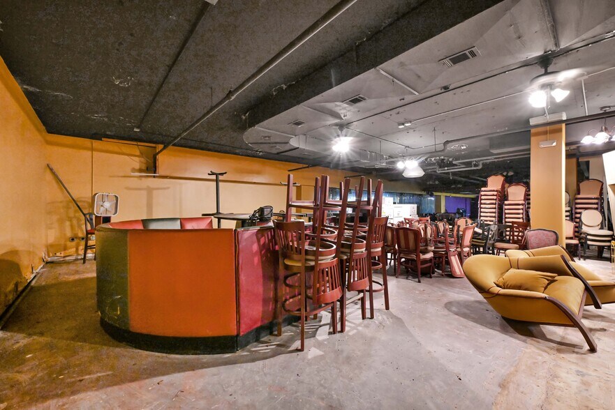 More Photos Of 1055 Bay Area Blvd, Houston Restaurant For Sale