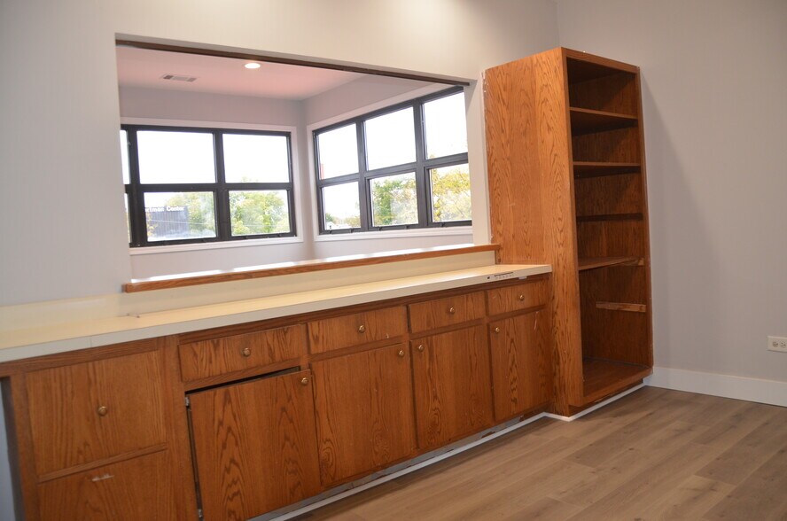 More Photos Of 510 N Collins St, Joliet Storefront For Lease