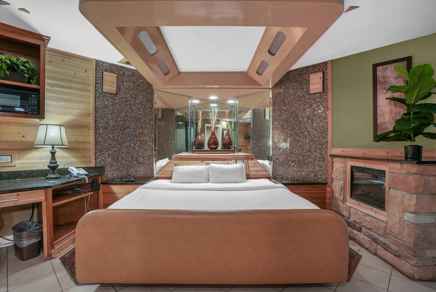 More Photos Of 16W621 S Frontage Rd, Willowbrook Hotel For Sale