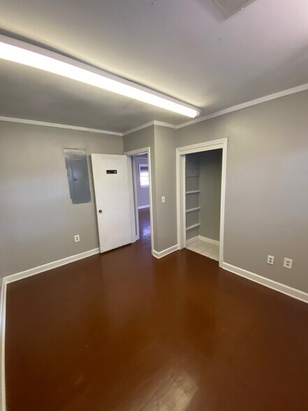 More Photos Of 1617 Ashley River Rd, Charleston Freestanding For Lease