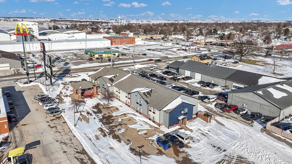 More Photos Of 630 W Main St, El Paso Hotel For Sale