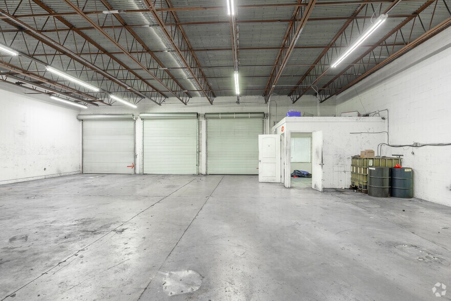 More Photos Of 1620-1646 SE Village Green Dr, Port, Port Saint Lucie Warehouse For Lease
