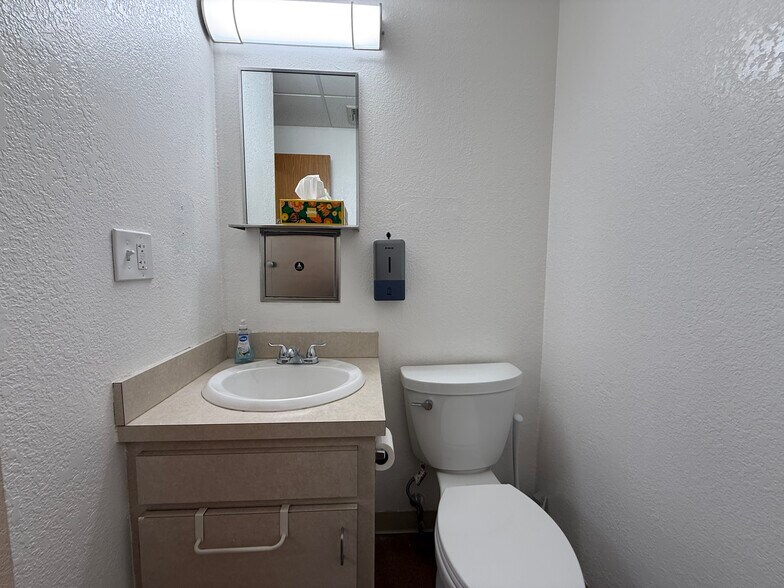 More Photos Of 33 Bartlett St, Lowell Medical For Lease