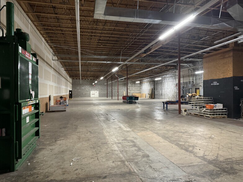 More Photos Of 2025 Lancaster Dr NE, Salem General Retail For Sale