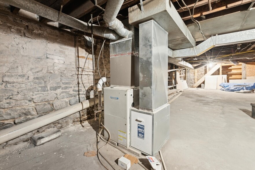 More Photos Of 1017 Washington Ave, Bay City Storefront Retail Residential For Sale