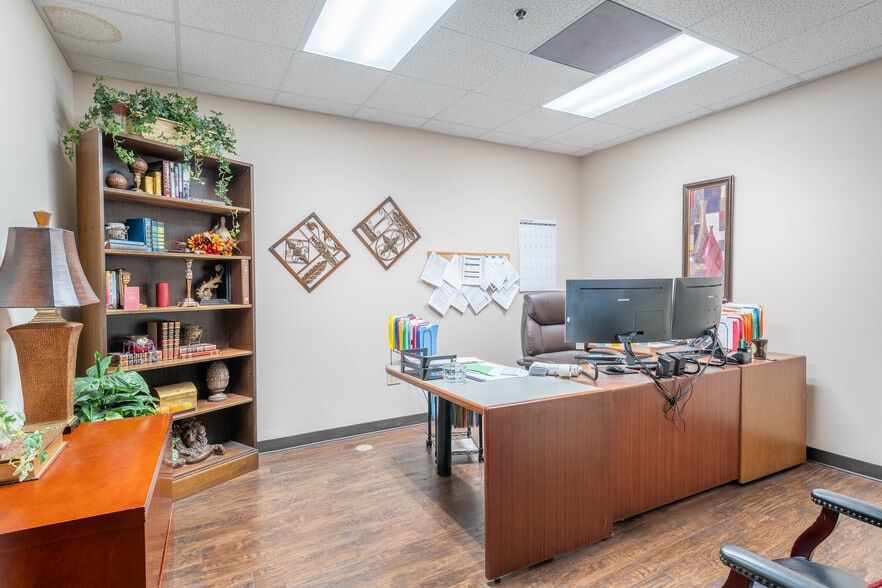 More Photos Of 1444 N Central Expy, McKinney Office For Sale