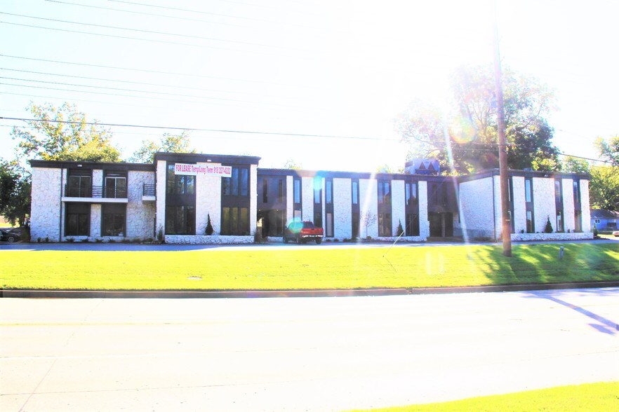 More Photos Of 5513-5539 S Lewis Ave, Tulsa Office For Lease
