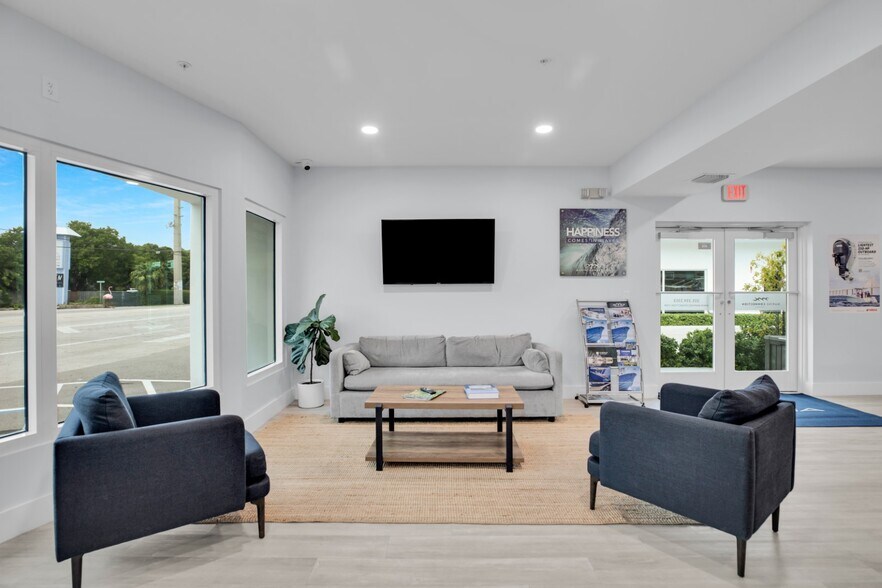 More Photos Of 82705 Overseas Hwy, Islamorada General Retail For Sale