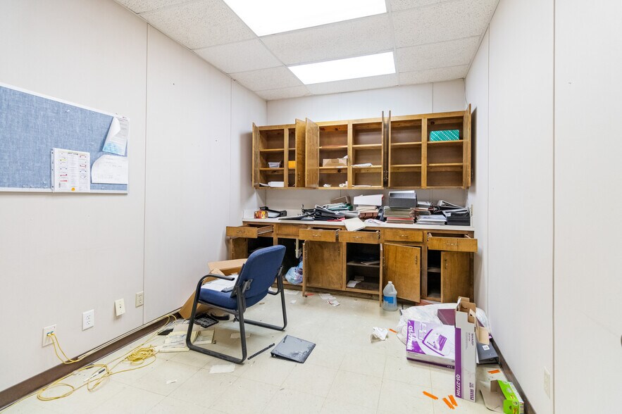 More Photos Of 214 N School St, Winfield Light Distribution For Sale