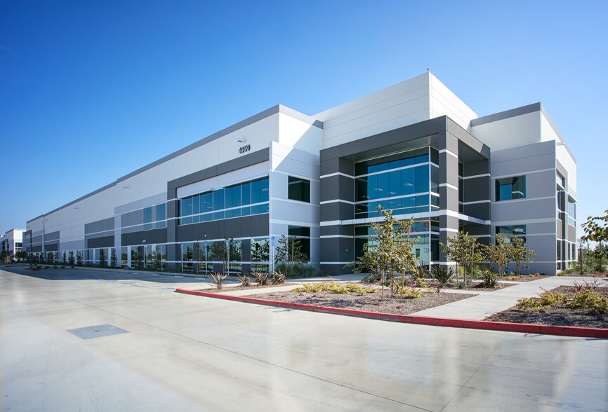 More Photos Of 4350 Conant St, Long Beach Warehouse For Lease