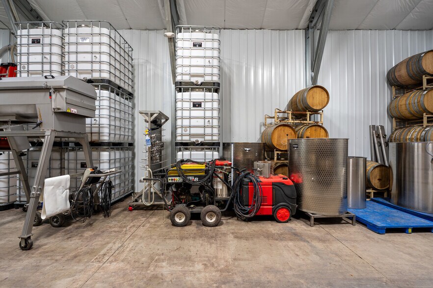 More Photos Of 12000 NW Old Wagon Rd, Carlton Winery Vineyard For Sale