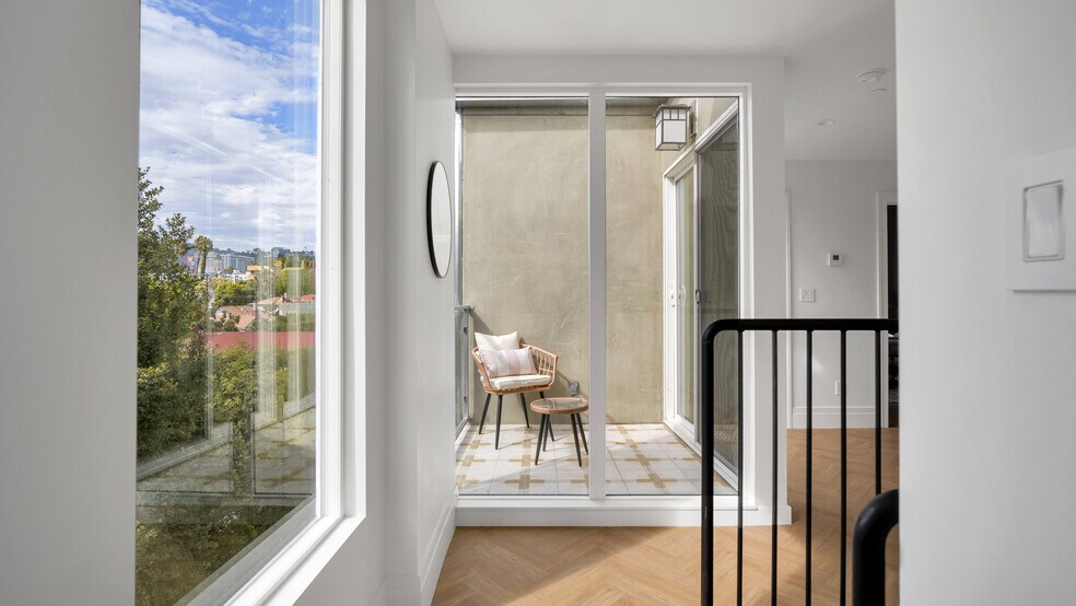More Photos Of 1351 Seward St, Los Angeles Apartments For Sale