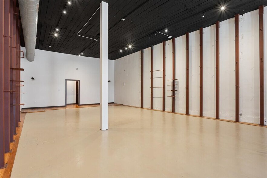 More Photos Of 125 N Pecan St, Hico General Retail For Sale