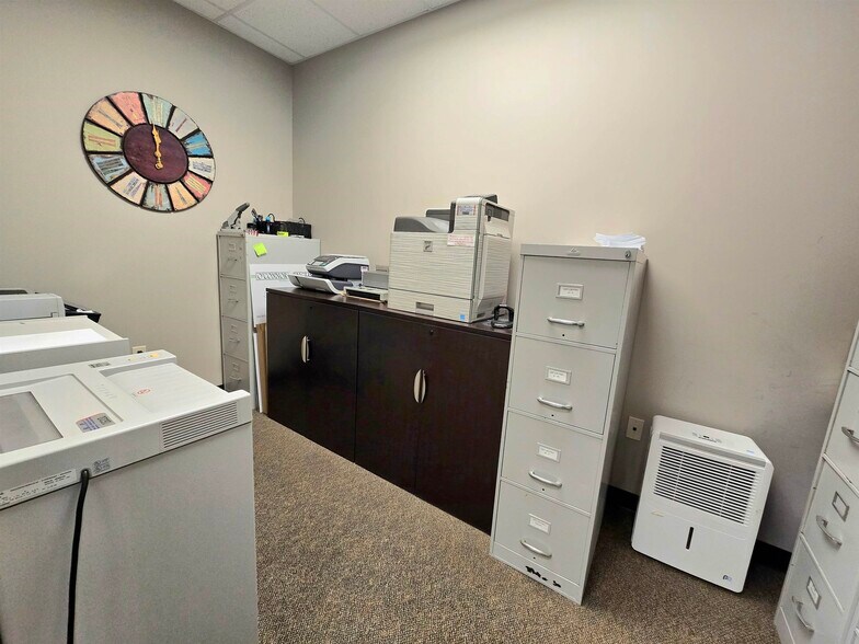 More Photos Of 1545 Associates Dr, Dubuque Office For Lease
