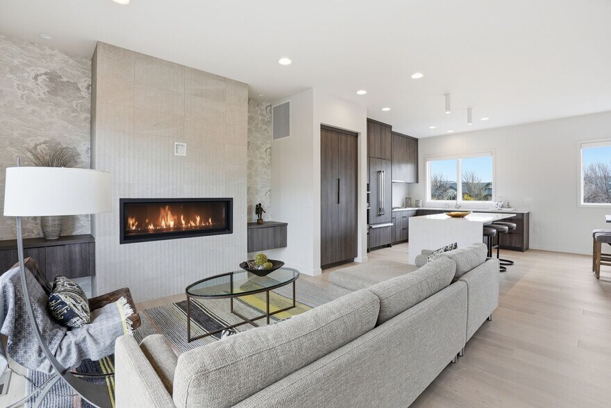 More Photos Of 210 SW Log Ct, Bend Apartments For Sale