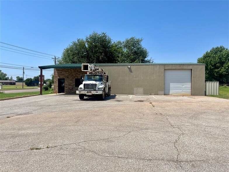 More Photos Of 2901 E Highway 37, Tuttle Flex For Sale
