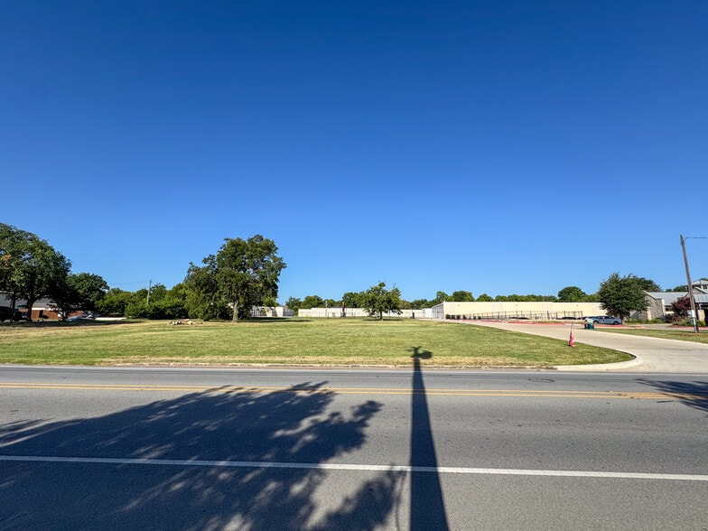 More Photos Of 2412 N Travis St, Sherman Land For Sale