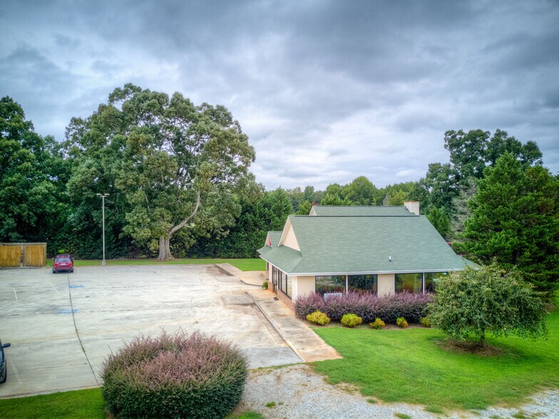 More Photos Of 386 Highway 82 S, Jefferson Restaurant For Sale