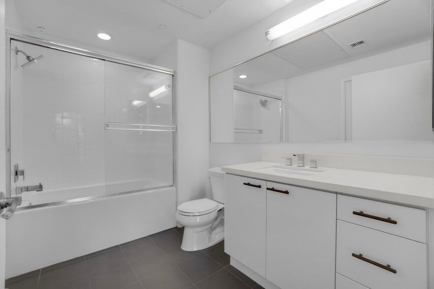 More Photos Of 525 Santa Monica Blvd, Santa Monica Apartments For Sale