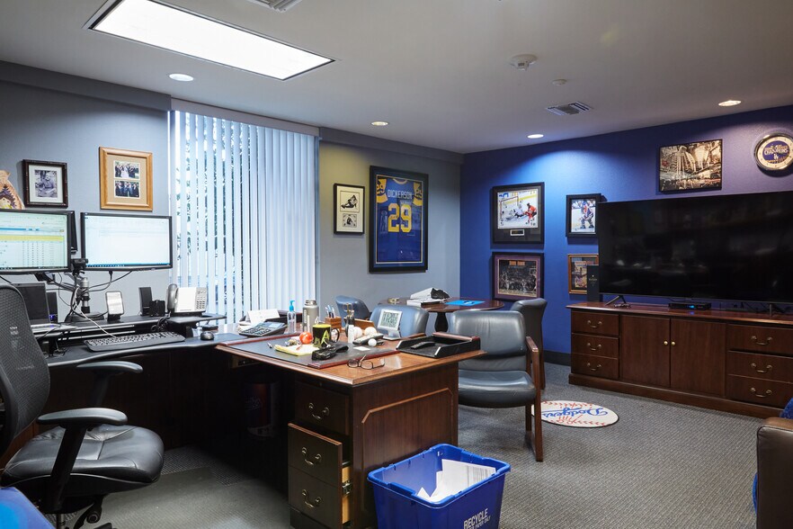 More Photos Of 9171 Gazette Ave, Chatsworth Manufacturing For Sale